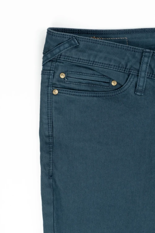Bershka-morskie-spodnie-super-skinny-zblizenie2.webp