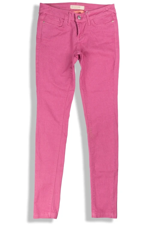 Bershka-rozowe-spodnie-super-skinny-glowne.webp
