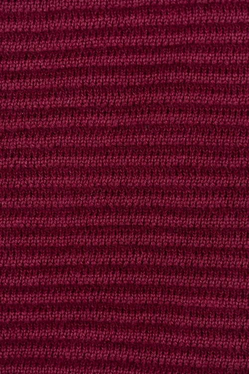 Markowy-meski-zebrowany-burgundowy-sweter-zblizenie2.webp