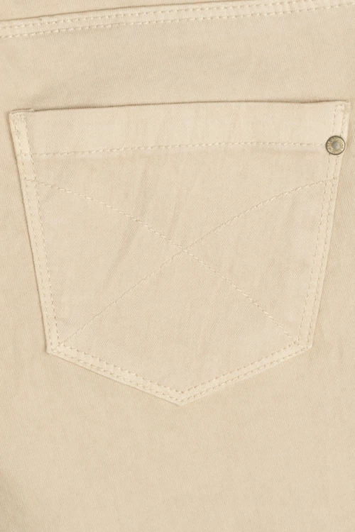 Bershka-bezowe-spodnie-super-skinny-zblizenie3.webp