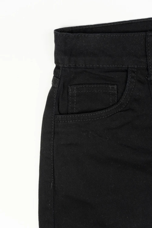 H&amp;M-czarne-bawelniane-spodenki-wysoki-stan-zblizenie2.webp