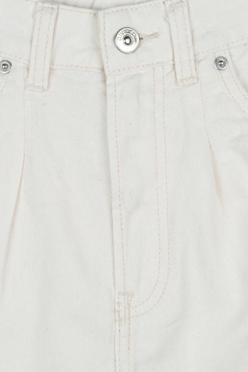 H&amp;M-ecru-bawelniane-spodenki-wysoki-stan-zblizenie.webp