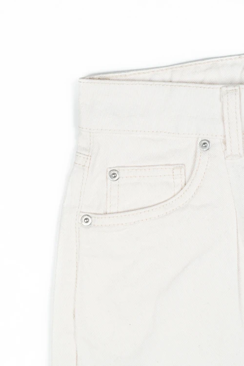 H&amp;M-ecru-bawelniane-spodenki-wysoki-stan-zblizenie2.webp