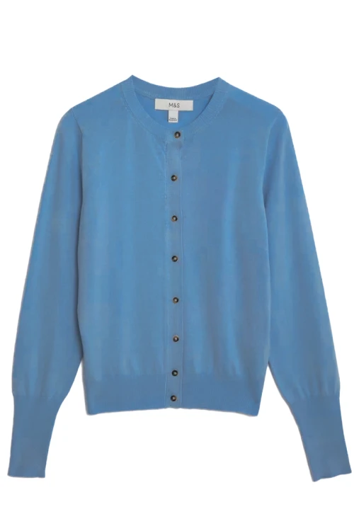 M&amp;S-szaroniebieski-sweter-kardigan-brazowy-guzik-glowne.webp