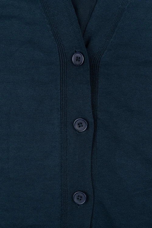 M&amp;Co-granatowy-sweter-kardigan-v-neck-zblizenie.webp