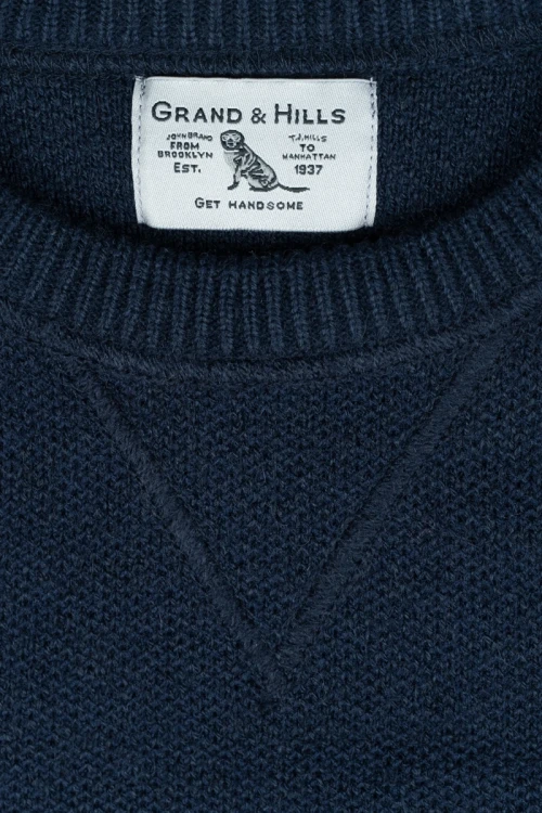Grand&amp;Hills-OVS-meski-granatowy-sweter-z-welna-zblizenie.webp
