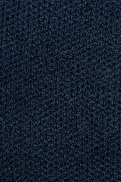 Grand&amp;Hills-OVS-meski-granatowy-sweter-z-welna-zblizenie2.webp