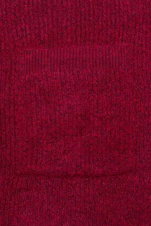 Primark-bordowa-melanzowa-narzuta-z-kieszeniami-zblizenie.webp