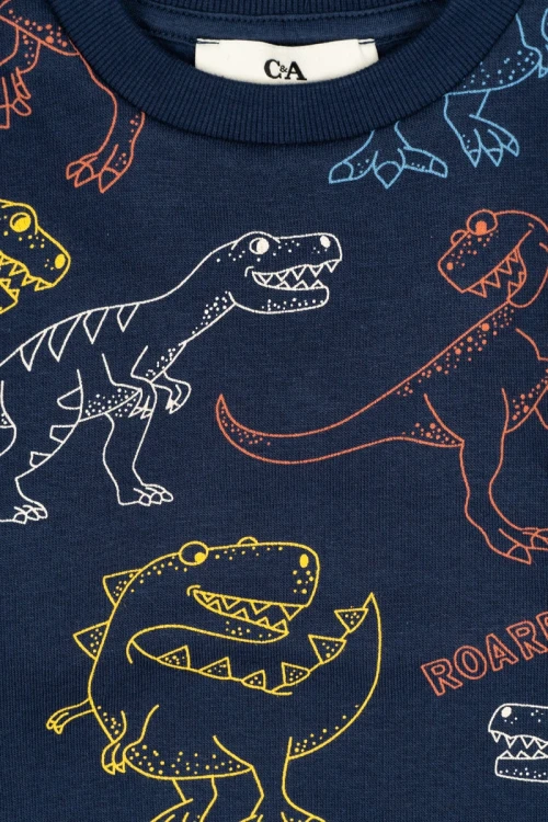 C&amp;A-granatowa-dziecieca-bluza-w-wielokolorowe-dinozaury-zblizenie.webp