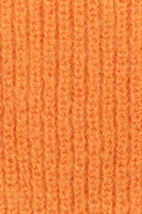 Selected-Femme-pomaranczowy-sweter-z-welna-zblizenie.webp
