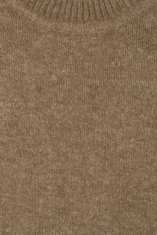 Primark-camel-sweter-z-welna-zblizenie.webp