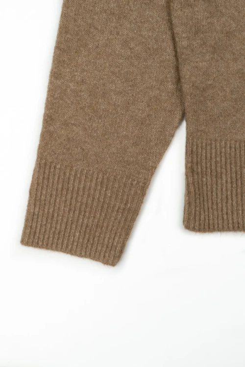 Primark-camel-sweter-z-welna-zblizenie3.webp