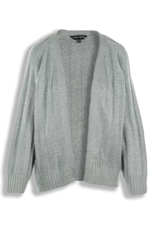 Dorothy-Perkins-szara-teksturowana-narzuta-glowne.webp