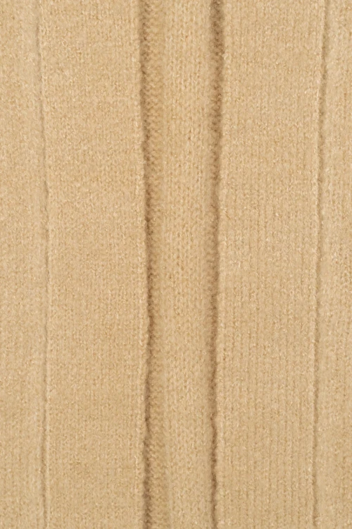Dorothy-Perkins-bezowa-teksturowana-narzuta-zblizenie.webp