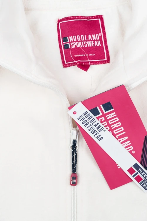 Nordland-sportswear-biala-bluza-polarowa-na-zamek-kieszenie-zblizenie.webp
