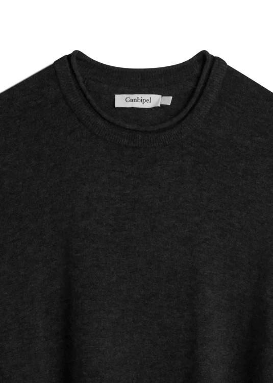 Conbipel-czarny-meski-lekki-sweter-lambswool-welna-jagnieca-zblizenie.webp