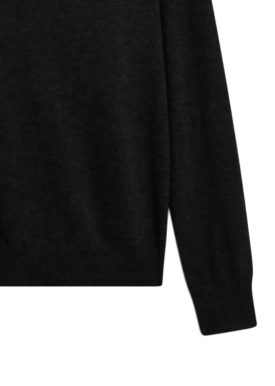 Conbipel-czarny-meski-lekki-sweter-lambswool-welna-jagnieca-zblizenie2.webp