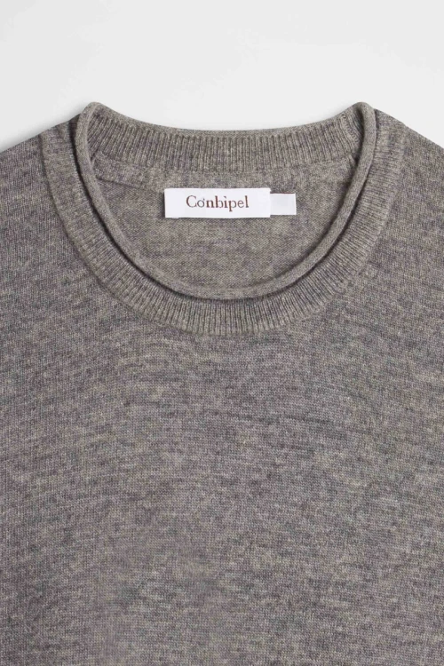Conbipel-szary-meski-lekki-sweter-lambswool-welna-jagnieca-zblizenie.webp