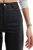 M&amp;CO-Kylie-dziewczece-czarne-woskowane-spodnie-jeansy-modelka-zblizenie2.webp