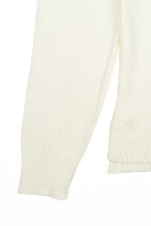 H&M-kremowy-gladki-sweter-zblizenie3.webp