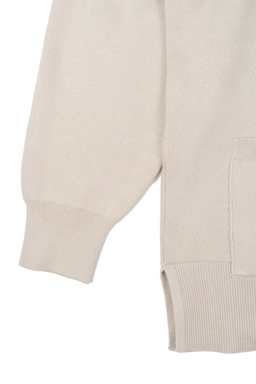 American-Holic-bezowy-sweter-kardigan-zblizenie2.webp