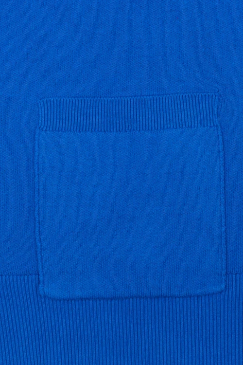 American-Holic-kobaltowy-sweter-kardigan-zblizenie.webp