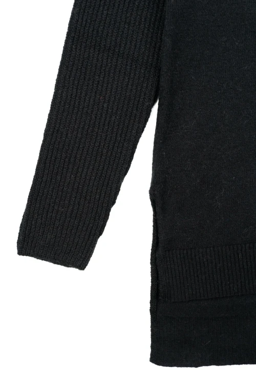 H&M-czarny-sweter-o-szerokim-golfie-golf-zblizenie3.webp