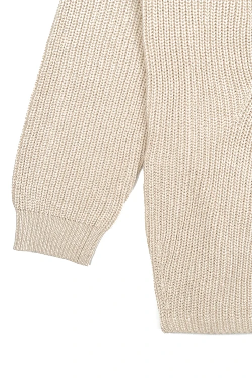 H&M-bezowy-sweter-z-jednym-zamkiem-zblizenie4.webp