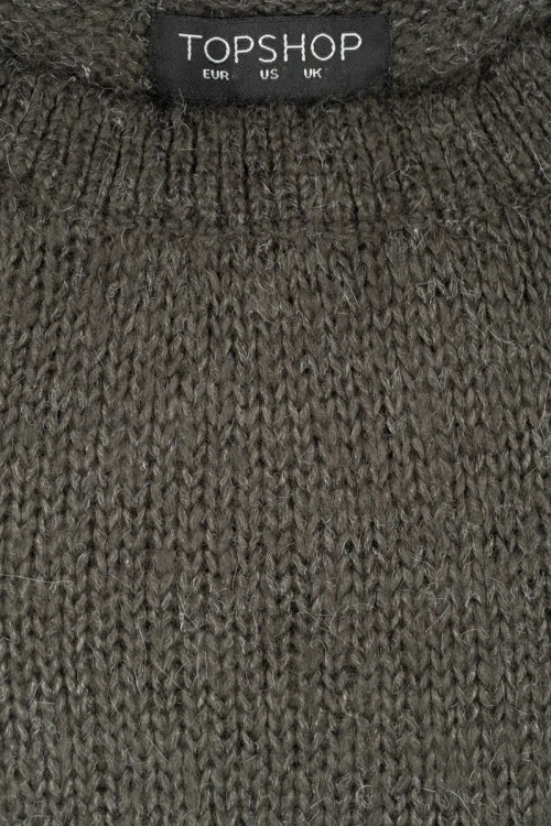 Topshop-grafitowy-lekki-sweter-zblizenie.webp