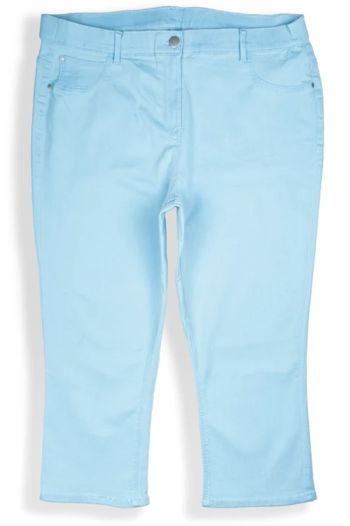 George-blekitne-spodnie-jeansy-wonder-fit-crop-leg-modelka-przod.webp
