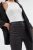 George-czarne-spodnie-woskowane-rurki-slim-modelka-zblizenie.webp