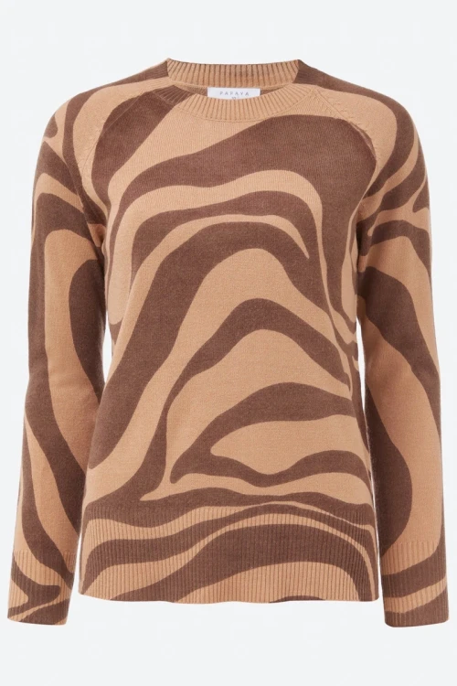 Papaya-brazowy-sweter-zwierzecy-wzor-glowne.webp