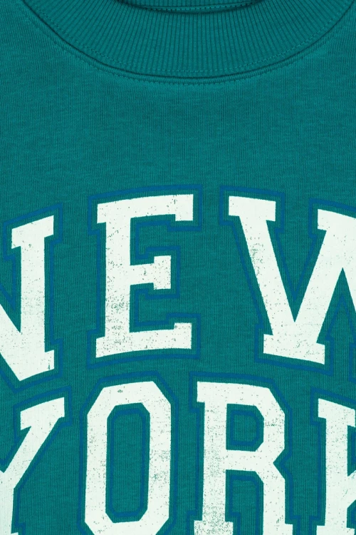 M&S-dziecieca-szmaragdowa-bluza-z-nadrukiem-new-york-zblizenie.webp