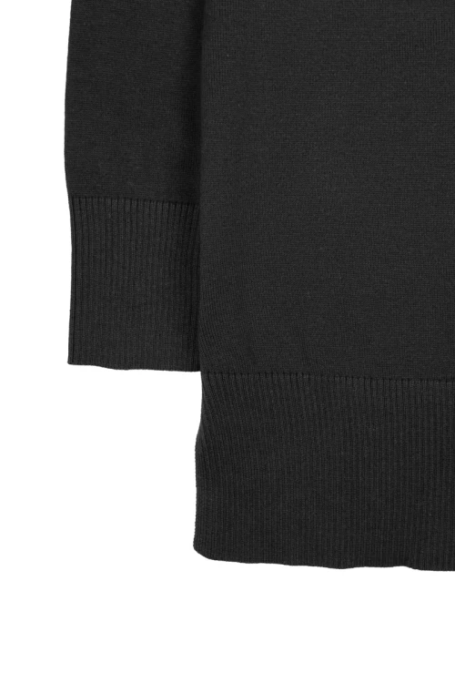Evans-czarny-sweter-v-neck-plus-size-zblizenie2.webp