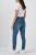 Papaya-Jolie-Relaxed-Skinny-jasne-jeansowe-spodnie-jeansy-modelka-tyl.webp