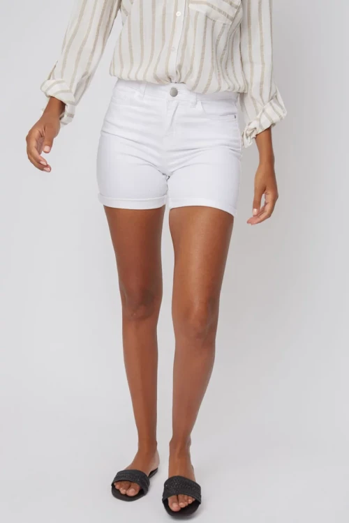 George-biale-damskie-spodenki-modelka-przod2.webp