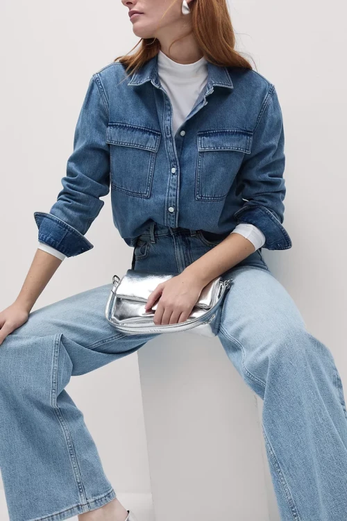 M&S-jasne-jeansy-spodnie-wilde-szerokie-nogawki-modelka-przod2.webp