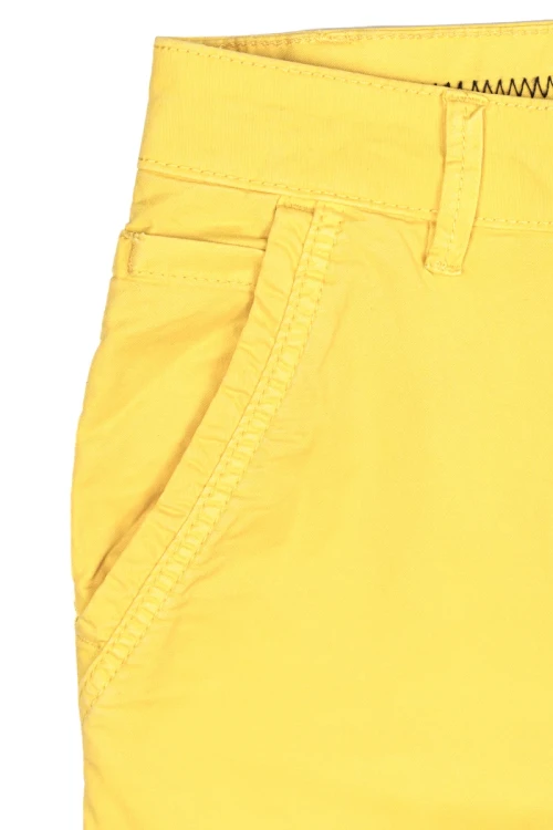 Esprit-cytrynowe-spodnie-chinosy-zblizenie2.webp
