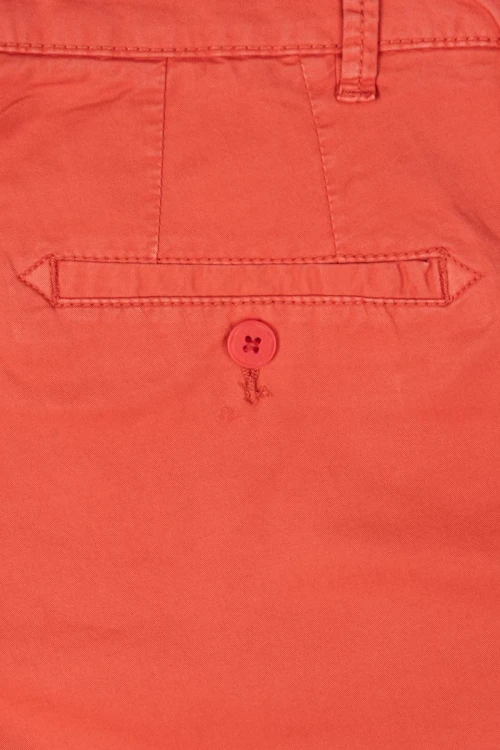 esprit-koralowe-spodnie-chinosy-zblizenie3.webp