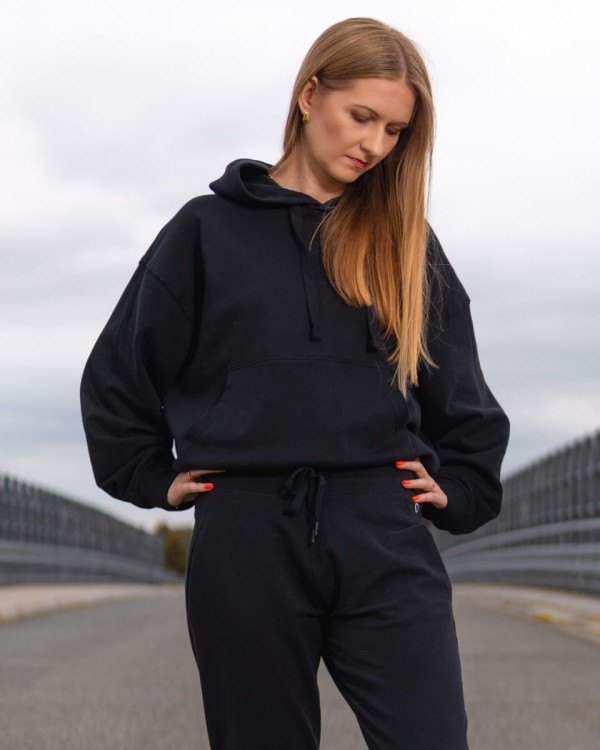 M&amp;S-czarna-damska-bluza-z-kapturem-modelka1.jpg