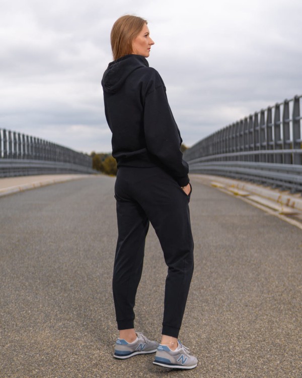 M&amp;S-czarna-damska-bluza-z-kapturem-modelka3.jpg