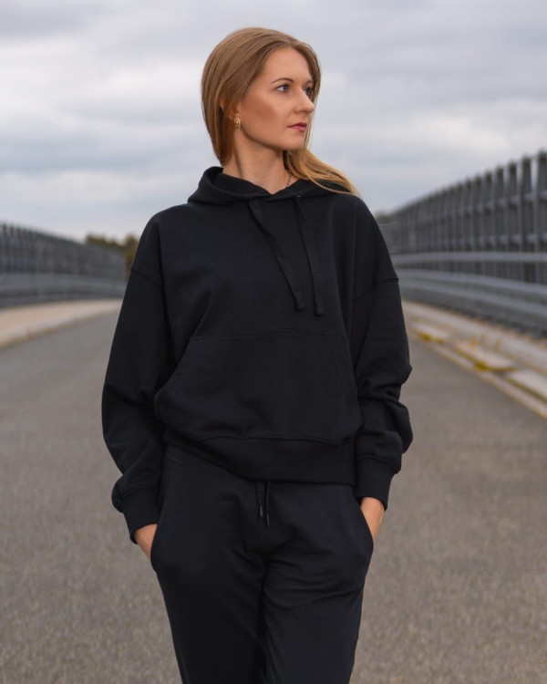 M&amp;S-czarna-damska-bluza-z-kapturem-modelka2.jpg
