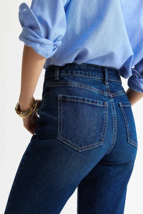 New-look-Hannah-proste nogawki-ankle-grazer-spodnie-ciemny-jeans-jeansy-modelka-zblizenie2.webp