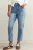 New-Look-Hannah-proste nogawki-ankle-grazer-spodnie-jasny-jeans-jeansy-modelka-przod2.webp