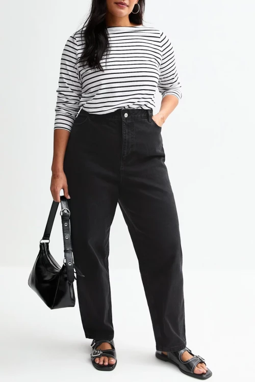 New-Look-Tori-czarne-jeansowe-spodnie-jeansy-slim-fit-comfort-stretch-mom-ankle-grazer-modelka-przod3.webp