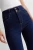 New-Look-Yazmin-granatowe-jeansy-spodnie-modelujace-wysoki-stan-skinny-modelka-zblizenie2.webp