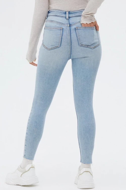 New-look-Hallie-super-skinny-wysoki stan-spodnie-jasny-jeans-jeansy-modelka-tyl.webp