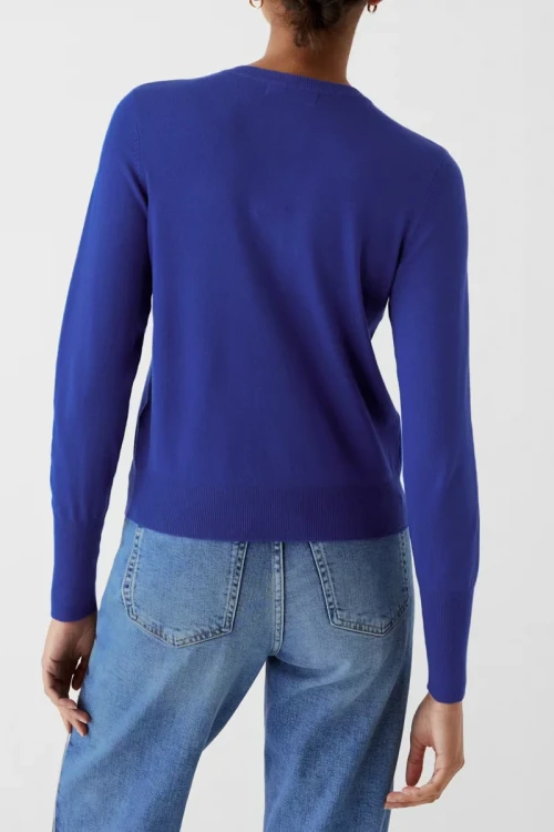 M&S-chabrowy-sweter-kardigan-brazowy-guzik-modelka-tyl.webp