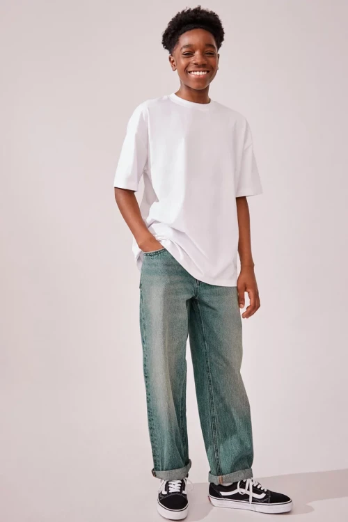Next-chlopiece-jeansowe-spodnie-jeans-szeroka-nogawka-model-przod.webp