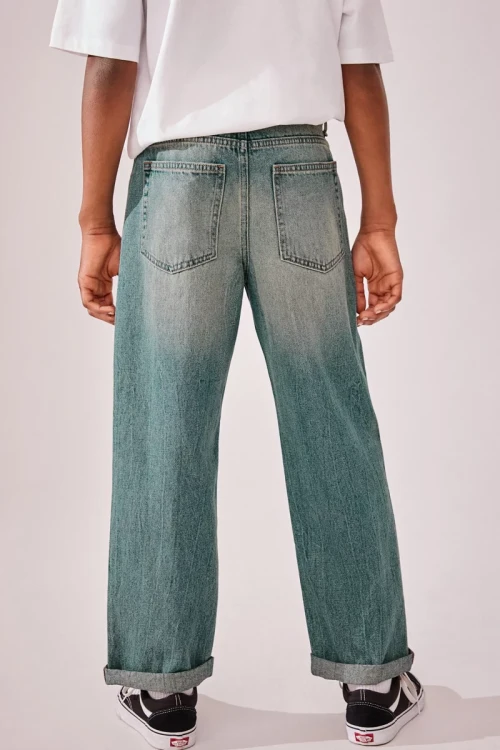 Next-chlopiece-jeansowe-spodnie-jeans-szeroka-nogawka-model-tyl.webp